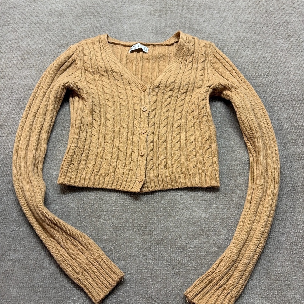 Hollister Cable Knit Cropped Cardigan XS Tan Button Front Sweater 1902